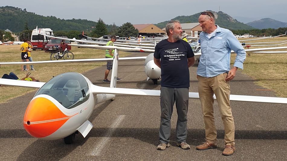 Klaus und Conner am Start im Grand Prix St Auban mit JS3